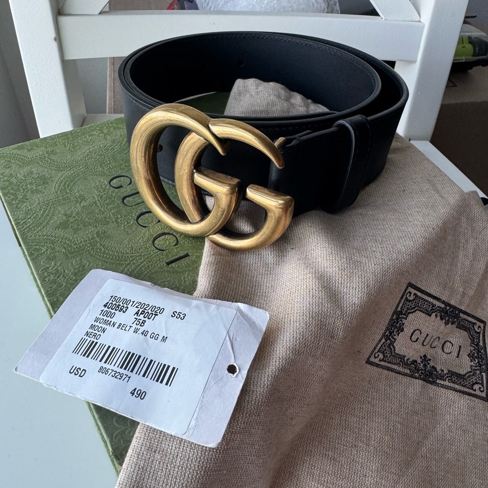 Gucci Black Leather Belt with Gold GG Buckle 75